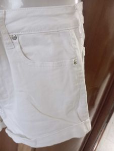 Chic White Denim Shorts