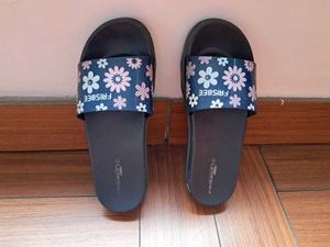 9) Floral Print Frisbee Slides