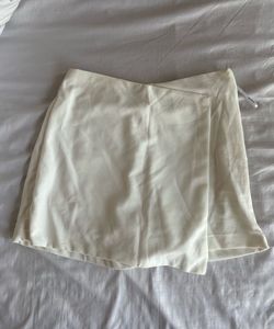 Asymmetrical off white skort