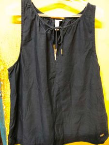 simple a-line  sleevless everyday top