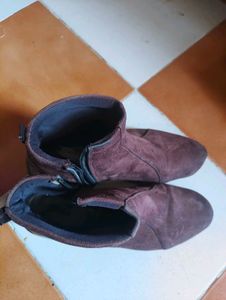 Suede Ankle Boots 👢