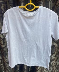 loose white t shrt