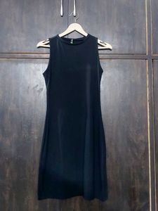 Sleek Black Sleeveless Dress
