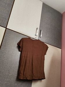 ELLE Paris V-Neck T-Shirt