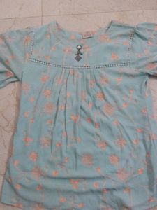 I Am Selling A Top Size Medium, XL