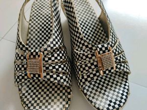 Stylish Checkerboard Slingback Sandals