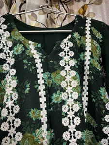 Elegant Floral Print Kurta with Lace Detail