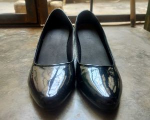 Glossy formal Black Pumps
