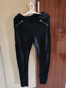 Stylish Black Leggings with Zipper Detail