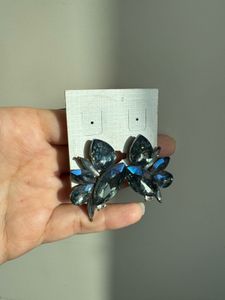PRICE DROP‼️Beautiful ✨Blue Crystal Earrings