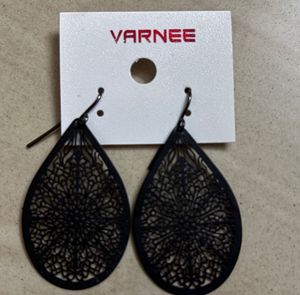 VARNEE Black Teardrop Filigree Earrings