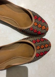 Punjabi embroidered Juttis