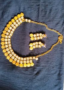 A Beautiful Neck Set With Earrings