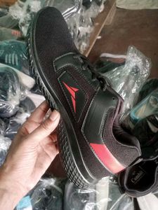NEW NO USED SPORTS SHOES FOR MEN.