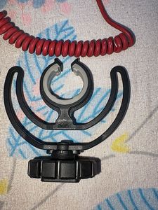 Rode Deadcat Windscreen &amp; Mount