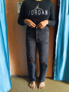 🖤🤍Distressed Black Jeans🤍🖤