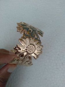 Chic Flower Design Bangles