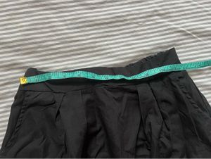 Minimal Black-Casual Skirt with Pockets
