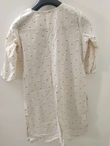 Elegant Cream Kurta with Intricate Embroidery