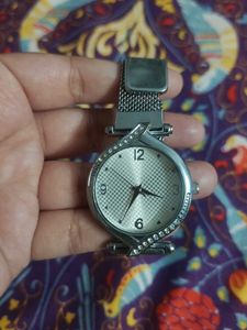 Elegant Women's Watch with Crystal Accents