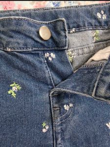 3 Denim shorts for girls ( 6 to 8 years)