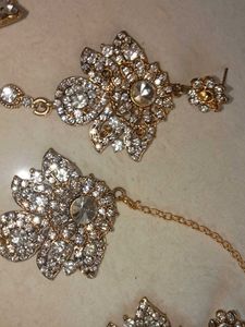 Stunning Crystal Choker Necklace Set