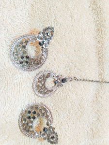 Heavy Choker For Neck With Earrings And Tika