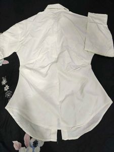 Chic White Button-Up Shirt with Cinched Waist