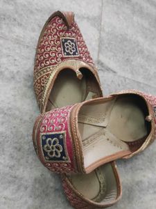 Embroidered Ethnic Jutti/Mojari Footwear