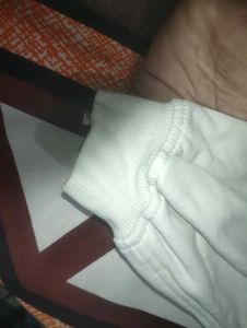 ( H&amp;M )Comfortable White Hoodie by H&amp;M