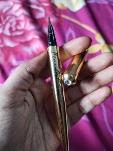 Golden Glittery Eyeliner