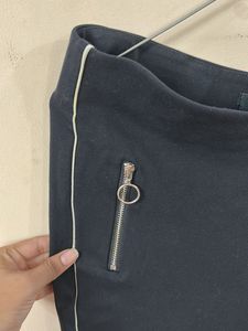 Stylish Black Pants with Zipper Detail