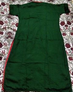 Elegant Green Kurta with Floral Embroidery