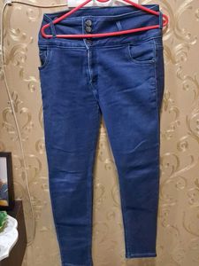 Stylish Dark Wash Skinny Jeans