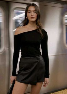 Stretchable Ribbed Chic Black One-Shoulder Top