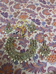 Exquisite Kundan & Pearl Necklace Set