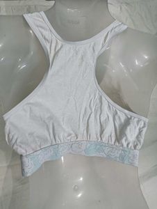 Comfortable 💛 White Sports Bra