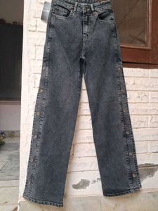branded buttoned jeans