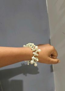 Elegant Pearl Swirl Bracelet
