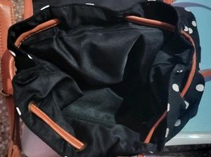 KLEIO Black Slingbag