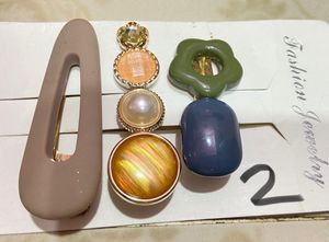 Hair clip each set 99/-