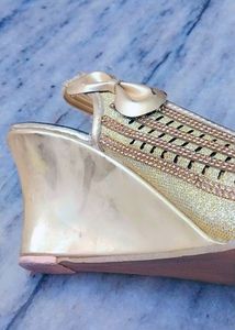 Lady Sandal Heel Colour (Goldan)  This Is Tiet For Me   Use Only One Time