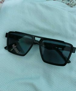 Black goggle