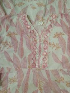 Beautiful Pink Leaf Print Kurta Set