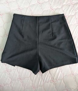 Chic Black Skort