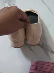 Elegant Beige Ballet Flats with Gold Accent