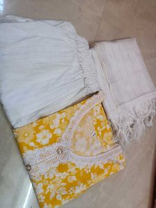 🆕 Floral Kurta Set xs size