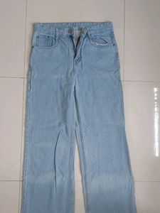 women wash blue straight fit jeans