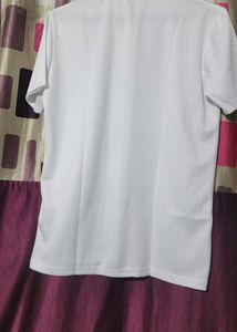 MEDIUM-SIZED MEN'S......WHITE .....T-SHIRT 👕