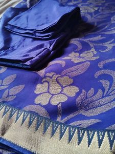 Set Of Elegant Royal Blue Floral Saree with blouse